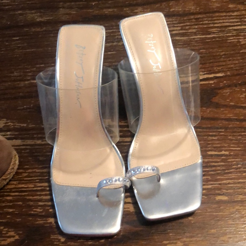 Betsy Johnson size 7 wedges